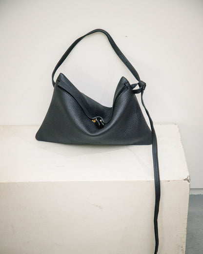 -Re:order- Unbuckle leather Bag (1color)