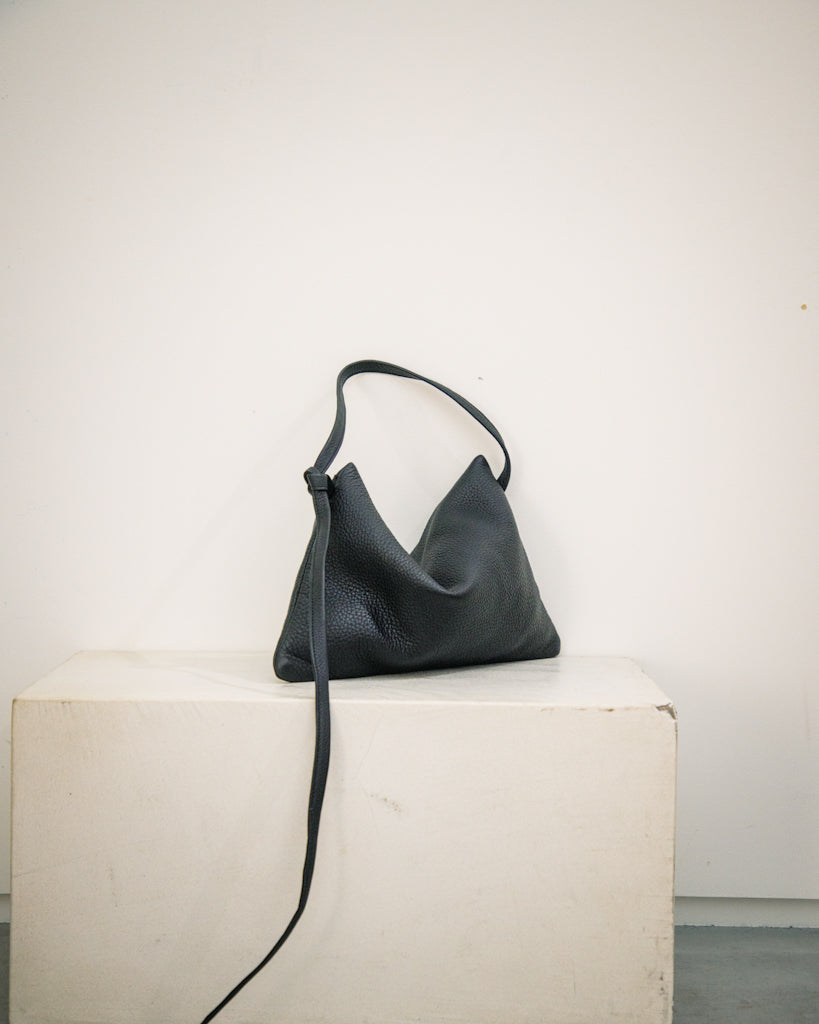 -Re:order- Unbuckle leather Bag (1color)