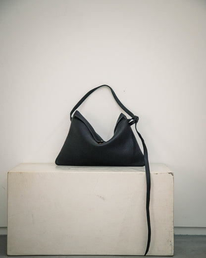 -Re:order- Unbuckle leather Bag (1color)
